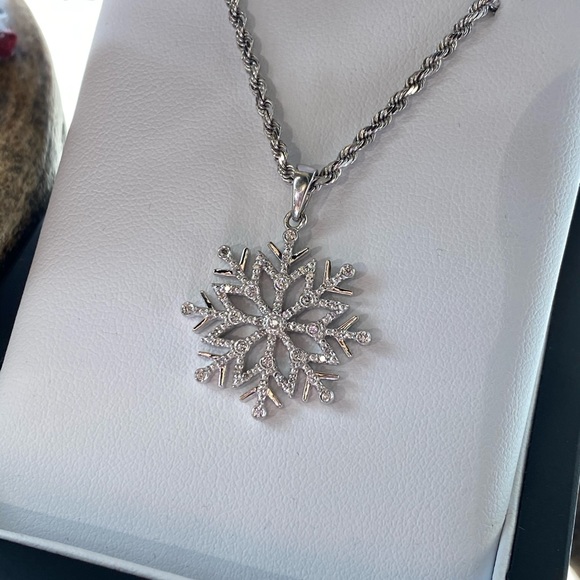 ONE-OF-A-KIND 14kt White Gold Snowflake Necklace - Picture 2 of 8